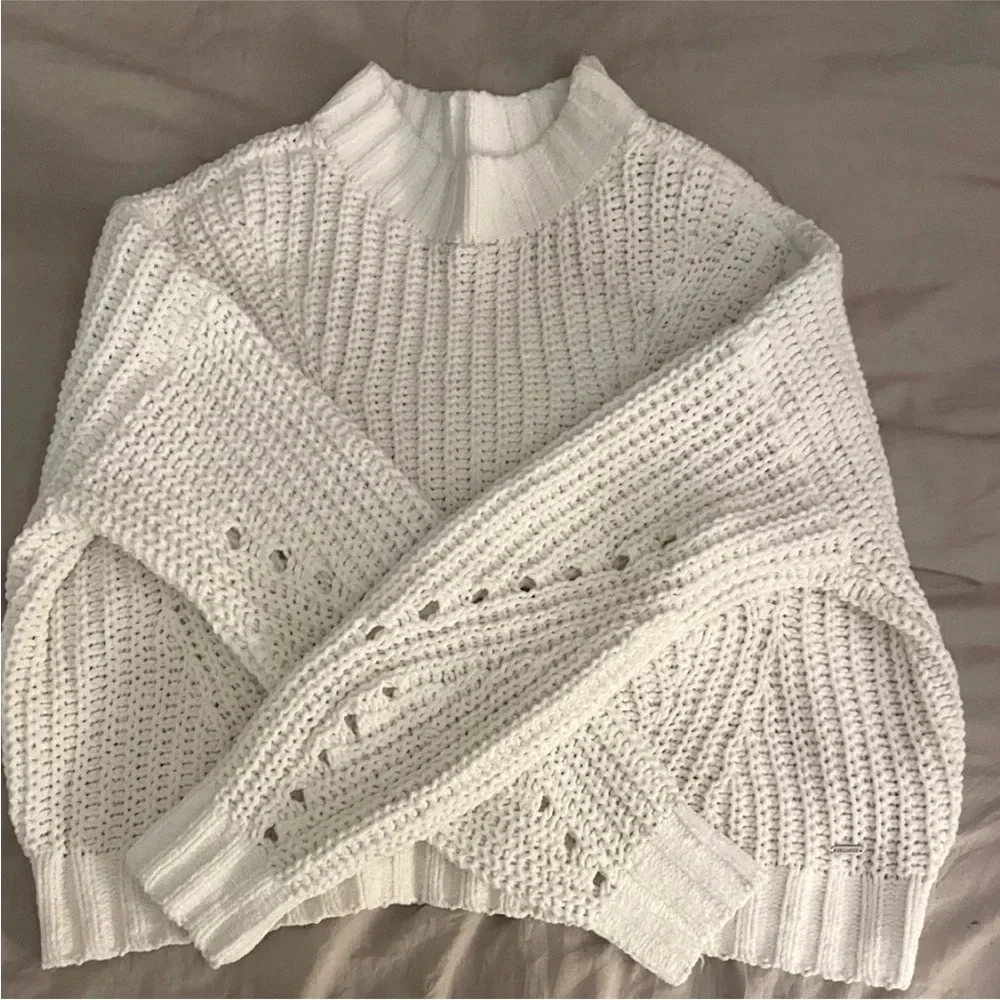 Hollister-Women's Knitted Mock Neck Sweater size XS.  Short sweater - Picture 5 of 6
